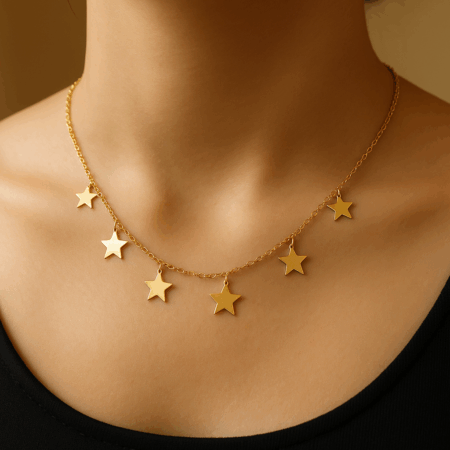 Minimalist 18K Gold-Plated Stainless Steel Necklace with Star Pendant. Elegant, hypoallergenic, and water-resistant. Perfect as a gift.